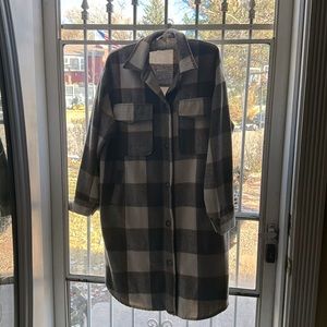 Boutique long plaid coat, very warm, and comfortable